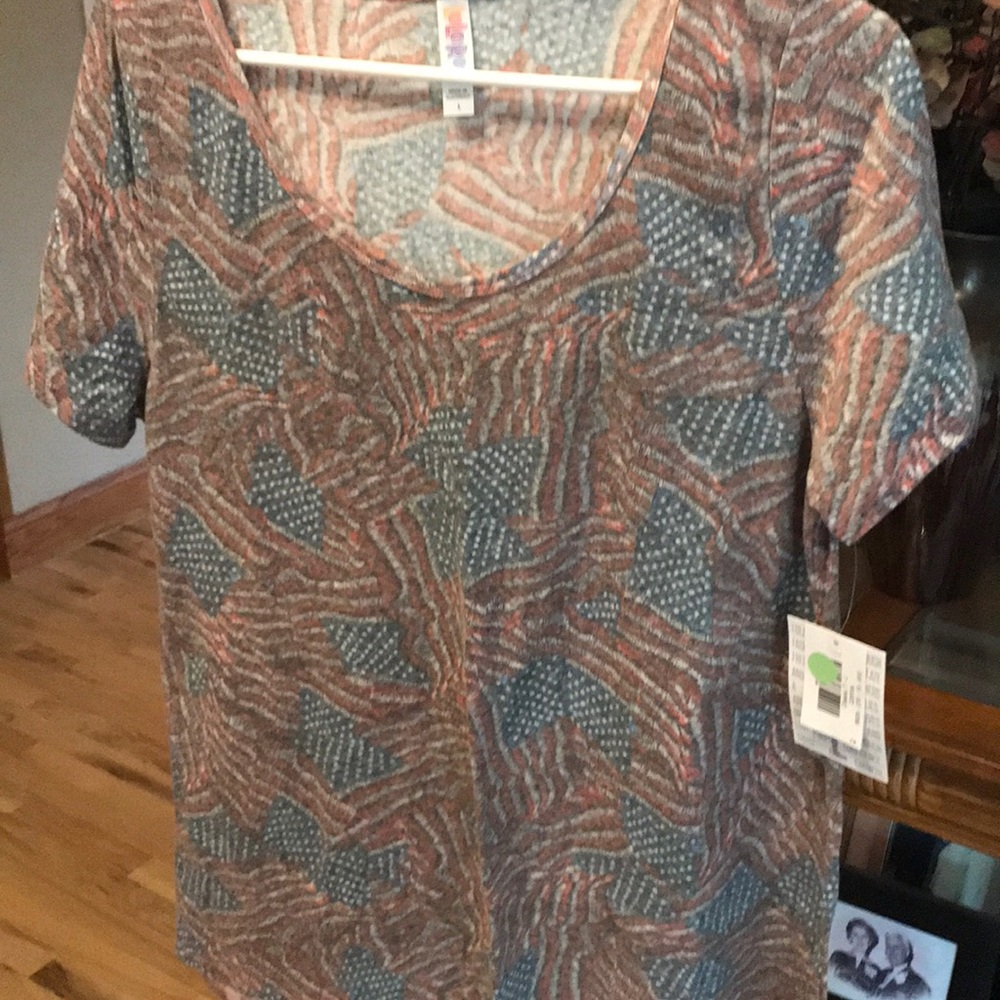 NWT LuLaRoe American Dreams Classic T Large